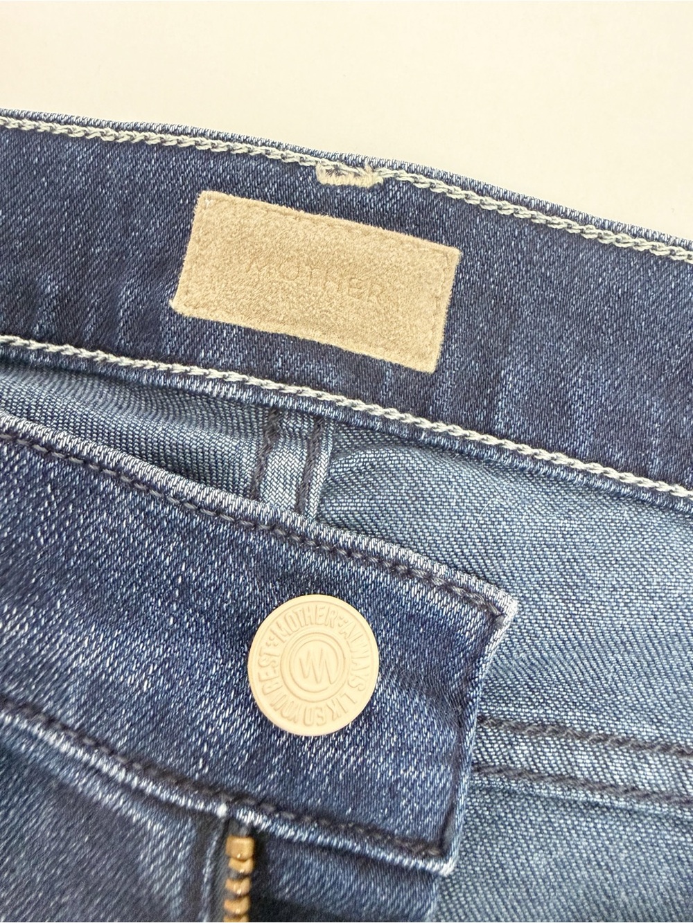 Mother Denim The Outsider Crop Flare Jeans: Two Strangers Ride On The Subway - Picture 13 of 16